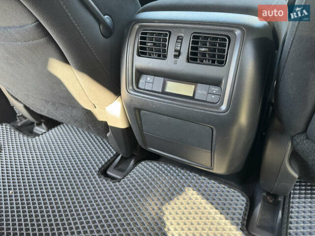Сірий Ніссан Патфайндер, об'ємом двигуна 3.5 л та пробігом 239 тис. км за 11500 $, фото 9 на Automoto.ua