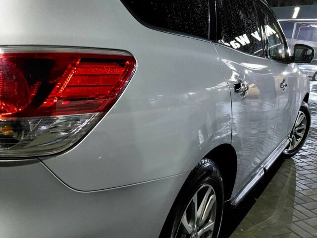 Сірий Ніссан Патфайндер, об'ємом двигуна 3.5 л та пробігом 240 тис. км за 13000 $, фото 5 на Automoto.ua