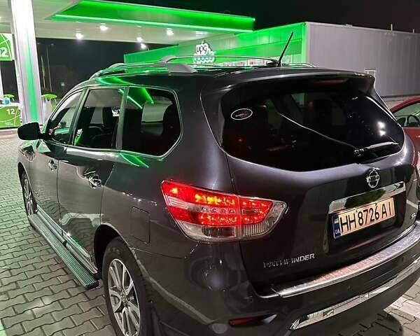 Серый Ниссан Патфайндер, объемом двигателя 2.49 л и пробегом 164 тыс. км за 12799 $, фото 5 на Automoto.ua