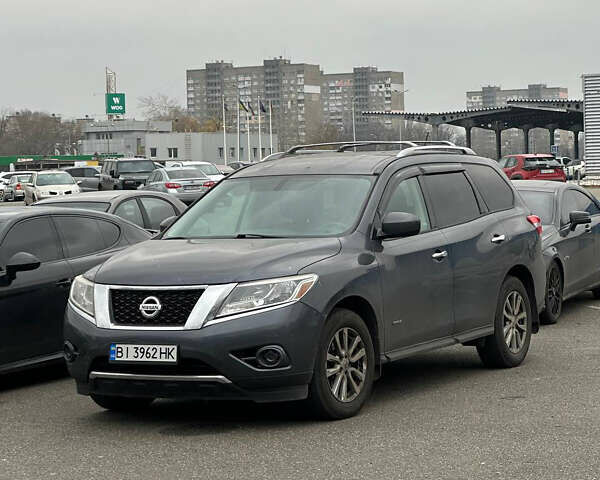 Серый Ниссан Патфайндер, объемом двигателя 2.49 л и пробегом 231 тыс. км за 12900 $, фото 8 на Automoto.ua