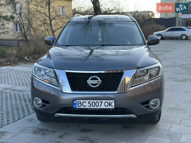 Серый Ниссан Патфайндер, объемом двигателя 3.5 л и пробегом 186 тыс. км за 15400 $, фото 1 на Automoto.ua