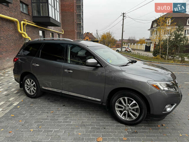 Серый Ниссан Патфайндер, объемом двигателя 3.5 л и пробегом 148 тыс. км за 12500 $, фото 4 на Automoto.ua