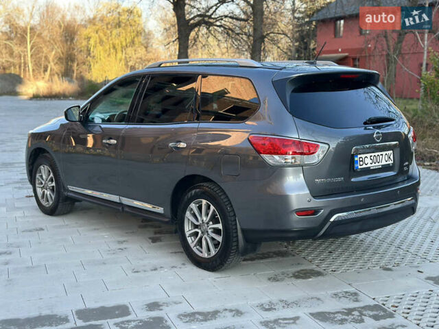 Серый Ниссан Патфайндер, объемом двигателя 3.5 л и пробегом 186 тыс. км за 15400 $, фото 5 на Automoto.ua