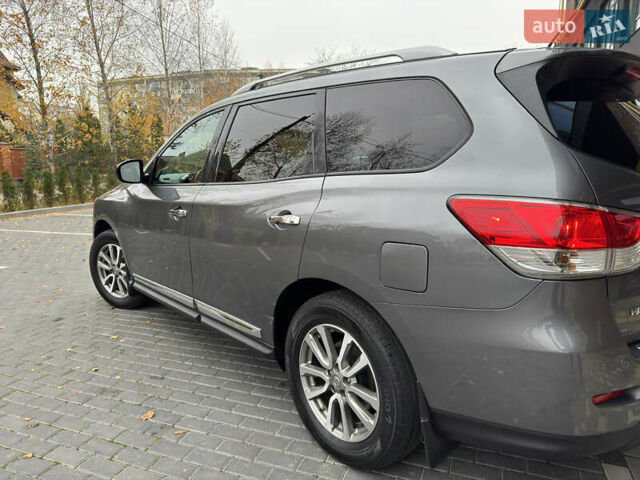 Серый Ниссан Патфайндер, объемом двигателя 3.5 л и пробегом 148 тыс. км за 12500 $, фото 7 на Automoto.ua