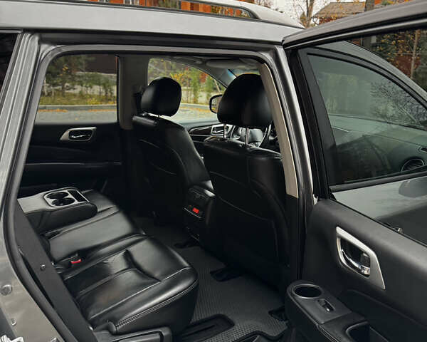 Серый Ниссан Патфайндер, объемом двигателя 3.5 л и пробегом 148 тыс. км за 12500 $, фото 25 на Automoto.ua