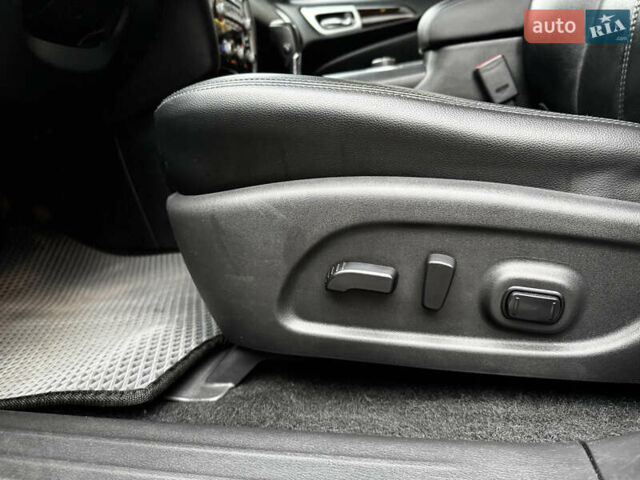 Серый Ниссан Патфайндер, объемом двигателя 3.5 л и пробегом 148 тыс. км за 12500 $, фото 18 на Automoto.ua