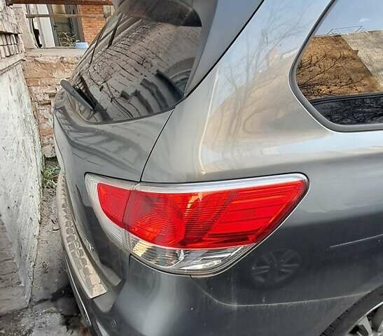 Сірий Ніссан Патфайндер, об'ємом двигуна 3.5 л та пробігом 99 тис. км за 13000 $, фото 3 на Automoto.ua