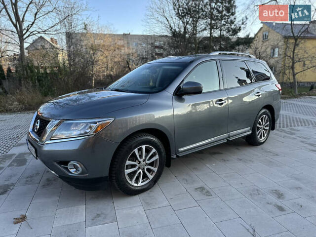 Серый Ниссан Патфайндер, объемом двигателя 3.5 л и пробегом 186 тыс. км за 15400 $, фото 3 на Automoto.ua