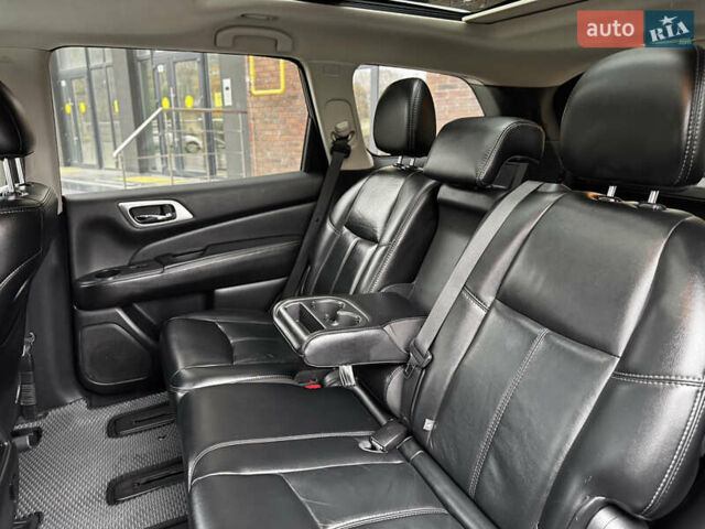 Серый Ниссан Патфайндер, объемом двигателя 3.5 л и пробегом 148 тыс. км за 12500 $, фото 21 на Automoto.ua