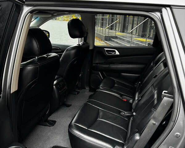 Серый Ниссан Патфайндер, объемом двигателя 3.5 л и пробегом 148 тыс. км за 12500 $, фото 20 на Automoto.ua