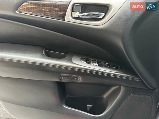 Серый Ниссан Патфайндер, объемом двигателя 3.5 л и пробегом 148 тыс. км за 12500 $, фото 17 на Automoto.ua