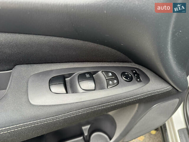 Сірий Ніссан Патфайндер, об'ємом двигуна 3.5 л та пробігом 171 тис. км за 12750 $, фото 14 на Automoto.ua