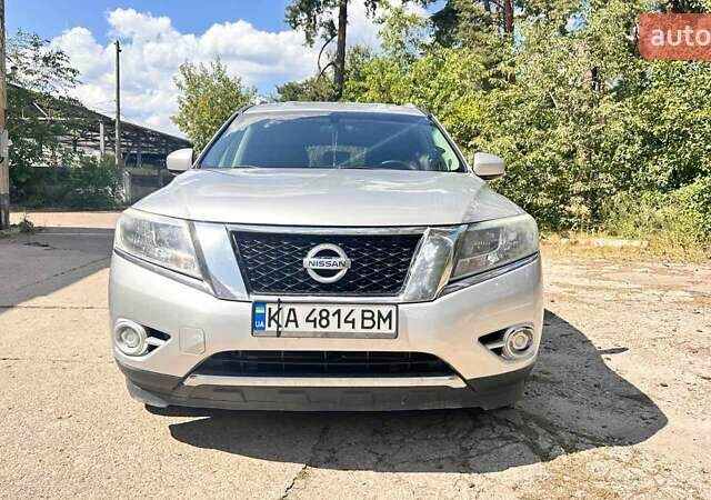 Серый Ниссан Патфайндер, объемом двигателя 3.5 л и пробегом 218 тыс. км за 13500 $, фото 2 на Automoto.ua