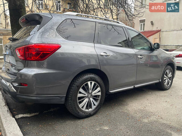 Серый Ниссан Патфайндер, объемом двигателя 3.5 л и пробегом 161 тыс. км за 14990 $, фото 3 на Automoto.ua