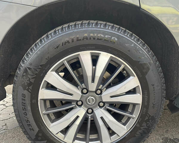 Серый Ниссан Патфайндер, объемом двигателя 3.5 л и пробегом 161 тыс. км за 14990 $, фото 10 на Automoto.ua