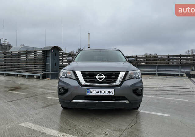 Серый Ниссан Патфайндер, объемом двигателя 3.5 л и пробегом 138 тыс. км за 14990 $, фото 1 на Automoto.ua
