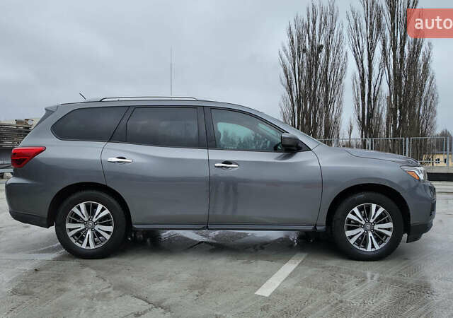 Серый Ниссан Патфайндер, объемом двигателя 3.5 л и пробегом 138 тыс. км за 14990 $, фото 6 на Automoto.ua