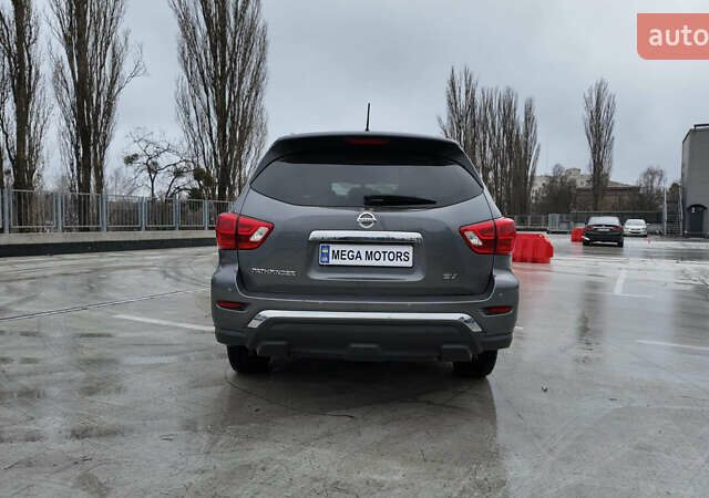 Серый Ниссан Патфайндер, объемом двигателя 3.5 л и пробегом 138 тыс. км за 14990 $, фото 4 на Automoto.ua