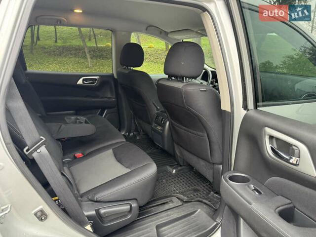 Сірий Ніссан Патфайндер, об'ємом двигуна 3.5 л та пробігом 171 тис. км за 12750 $, фото 35 на Automoto.ua