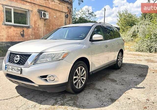 Серый Ниссан Патфайндер, объемом двигателя 3.5 л и пробегом 218 тыс. км за 13500 $, фото 1 на Automoto.ua
