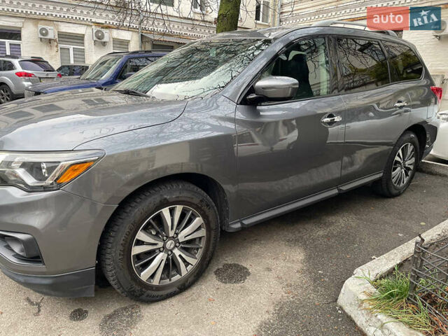Серый Ниссан Патфайндер, объемом двигателя 3.5 л и пробегом 161 тыс. км за 14990 $, фото 1 на Automoto.ua
