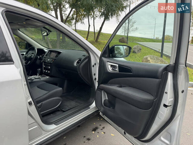 Сірий Ніссан Патфайндер, об'ємом двигуна 3.5 л та пробігом 171 тис. км за 12750 $, фото 31 на Automoto.ua
