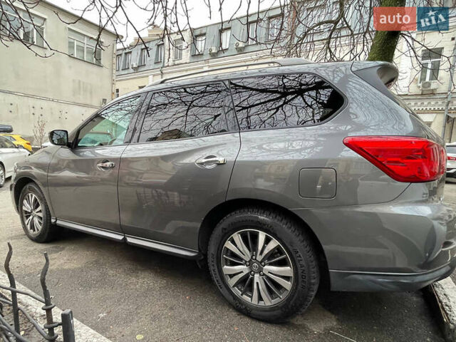 Серый Ниссан Патфайндер, объемом двигателя 3.5 л и пробегом 161 тыс. км за 14990 $, фото 9 на Automoto.ua