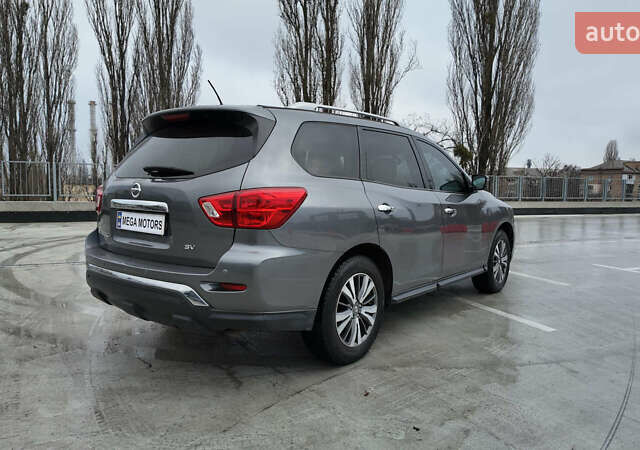 Серый Ниссан Патфайндер, объемом двигателя 3.5 л и пробегом 138 тыс. км за 14990 $, фото 5 на Automoto.ua