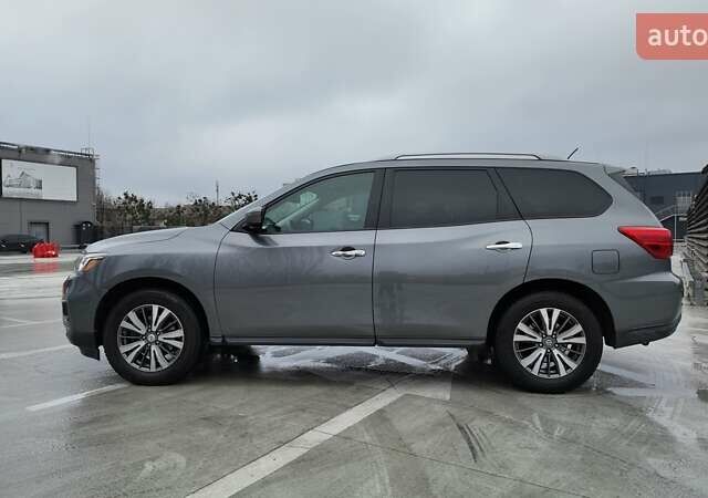 Серый Ниссан Патфайндер, объемом двигателя 3.5 л и пробегом 138 тыс. км за 14990 $, фото 2 на Automoto.ua