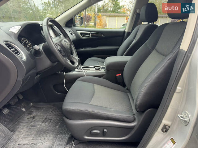 Сірий Ніссан Патфайндер, об'ємом двигуна 3.5 л та пробігом 171 тис. км за 12750 $, фото 17 на Automoto.ua