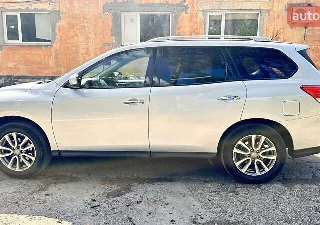 Серый Ниссан Патфайндер, объемом двигателя 3.5 л и пробегом 218 тыс. км за 13500 $, фото 7 на Automoto.ua