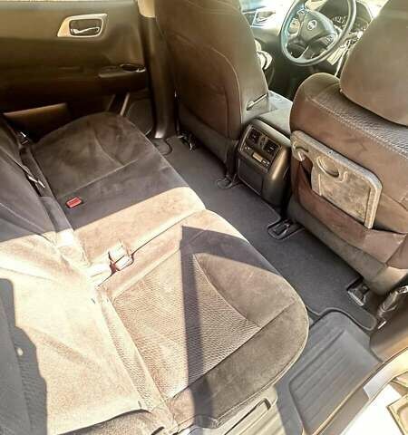 Серый Ниссан Патфайндер, объемом двигателя 3.5 л и пробегом 218 тыс. км за 13500 $, фото 14 на Automoto.ua