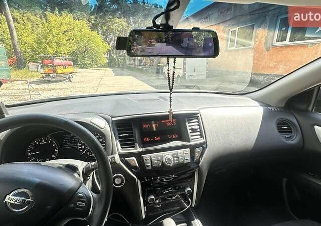 Серый Ниссан Патфайндер, объемом двигателя 3.5 л и пробегом 218 тыс. км за 13500 $, фото 11 на Automoto.ua