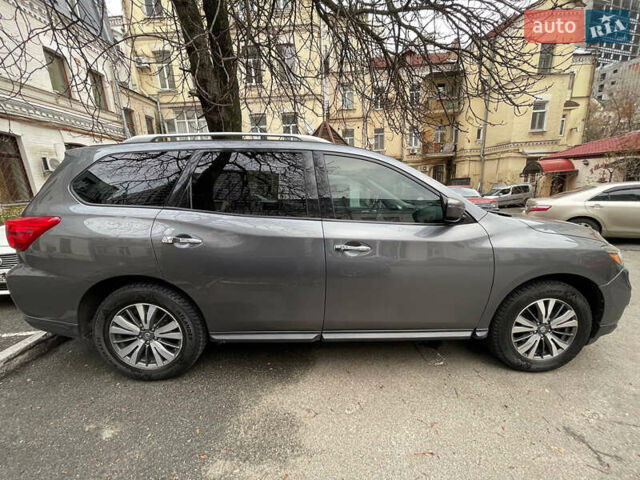 Серый Ниссан Патфайндер, объемом двигателя 3.5 л и пробегом 161 тыс. км за 14990 $, фото 2 на Automoto.ua