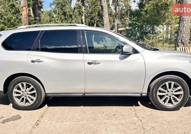 Серый Ниссан Патфайндер, объемом двигателя 3.5 л и пробегом 218 тыс. км за 13500 $, фото 3 на Automoto.ua