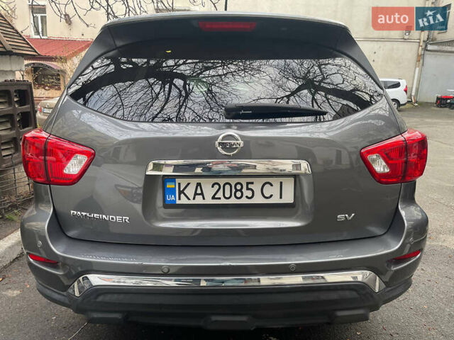 Серый Ниссан Патфайндер, объемом двигателя 3.5 л и пробегом 161 тыс. км за 14990 $, фото 4 на Automoto.ua