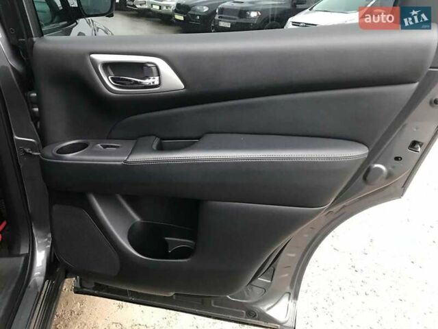 Серый Ниссан Патфайндер, объемом двигателя 3.5 л и пробегом 93 тыс. км за 20190 $, фото 14 на Automoto.ua