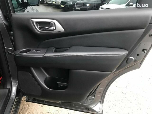 Серый Ниссан Патфайндер, объемом двигателя 3.5 л и пробегом 93 тыс. км за 20190 $, фото 14 на Automoto.ua