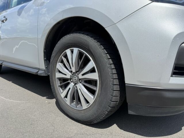 Серый Ниссан Патфайндер, объемом двигателя 3.5 л и пробегом 160 тыс. км за 12999 $, фото 16 на Automoto.ua