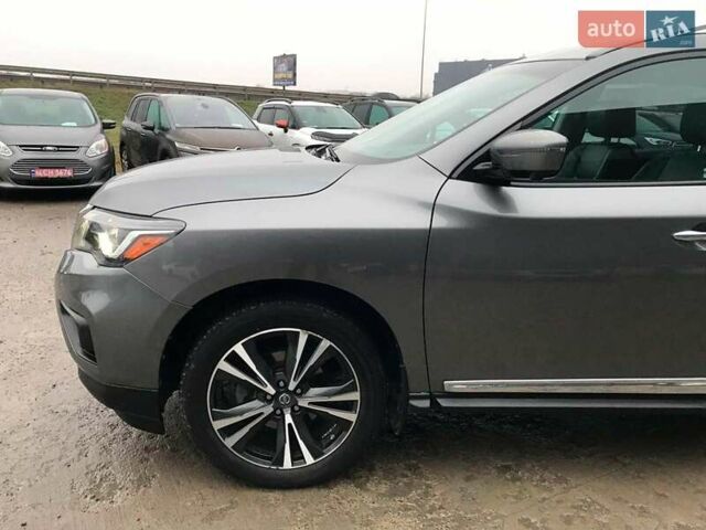 Серый Ниссан Патфайндер, объемом двигателя 3.5 л и пробегом 93 тыс. км за 20190 $, фото 1 на Automoto.ua