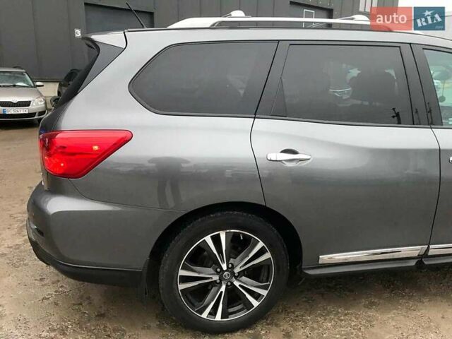 Серый Ниссан Патфайндер, объемом двигателя 3.5 л и пробегом 93 тыс. км за 20190 $, фото 9 на Automoto.ua