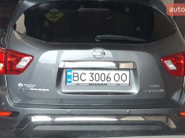 Сірий Ніссан Патфайндер, об'ємом двигуна 3.5 л та пробігом 93 тис. км за 18900 $, фото 2 на Automoto.ua