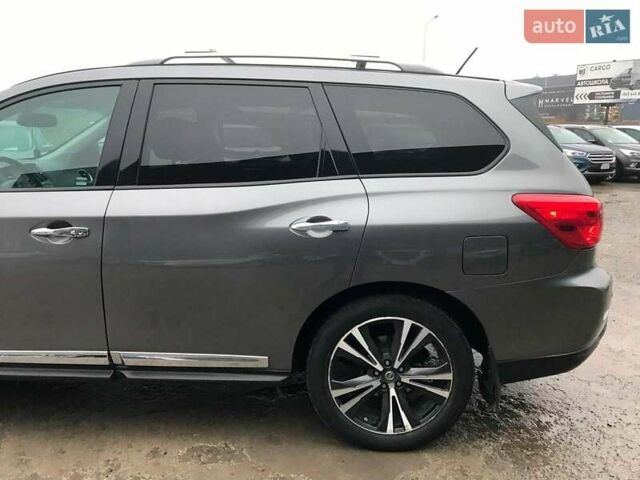 Серый Ниссан Патфайндер, объемом двигателя 3.5 л и пробегом 93 тыс. км за 20190 $, фото 3 на Automoto.ua