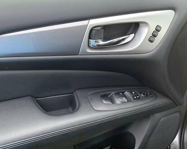 Сірий Ніссан Патфайндер, об'ємом двигуна 3.5 л та пробігом 179 тис. км за 15700 $, фото 3 на Automoto.ua