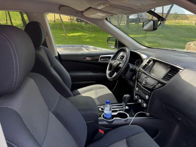 Серый Ниссан Патфайндер, объемом двигателя 3.5 л и пробегом 160 тыс. км за 12999 $, фото 4 на Automoto.ua