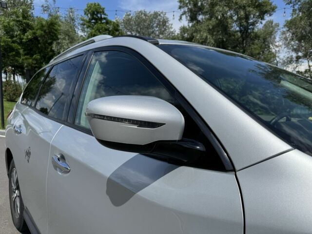 Серый Ниссан Патфайндер, объемом двигателя 3.5 л и пробегом 160 тыс. км за 12999 $, фото 17 на Automoto.ua