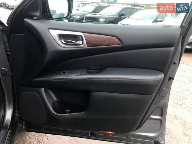 Серый Ниссан Патфайндер, объемом двигателя 3.5 л и пробегом 93 тыс. км за 20190 $, фото 13 на Automoto.ua