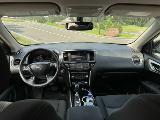 Серый Ниссан Патфайндер, объемом двигателя 3.5 л и пробегом 160 тыс. км за 12999 $, фото 3 на Automoto.ua