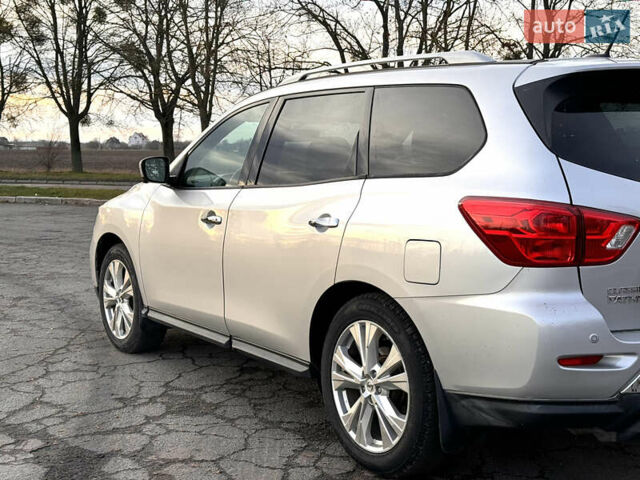 Серый Ниссан Патфайндер, объемом двигателя 3.5 л и пробегом 169 тыс. км за 15500 $, фото 6 на Automoto.ua