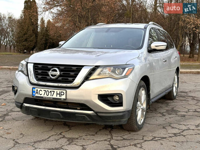 Серый Ниссан Патфайндер, объемом двигателя 3.5 л и пробегом 169 тыс. км за 15500 $, фото 4 на Automoto.ua